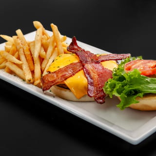 CLASSIC BACON CHEESEBURGER
